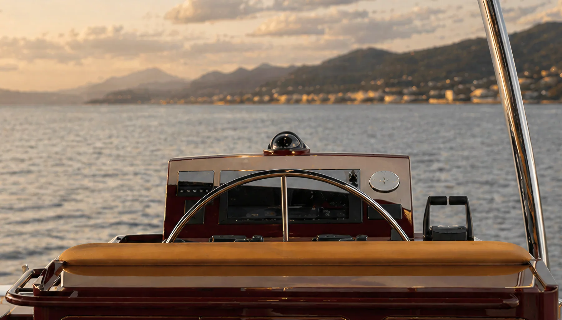 sv60 — Flybridge helm